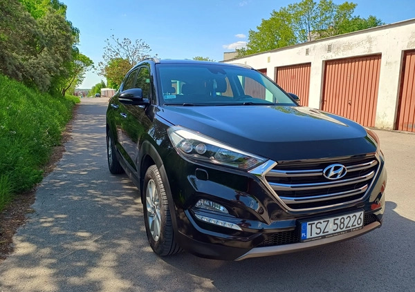 Hyundai Tucson cena 63000 przebieg: 192000, rok produkcji 2015 z Staszów małe 301